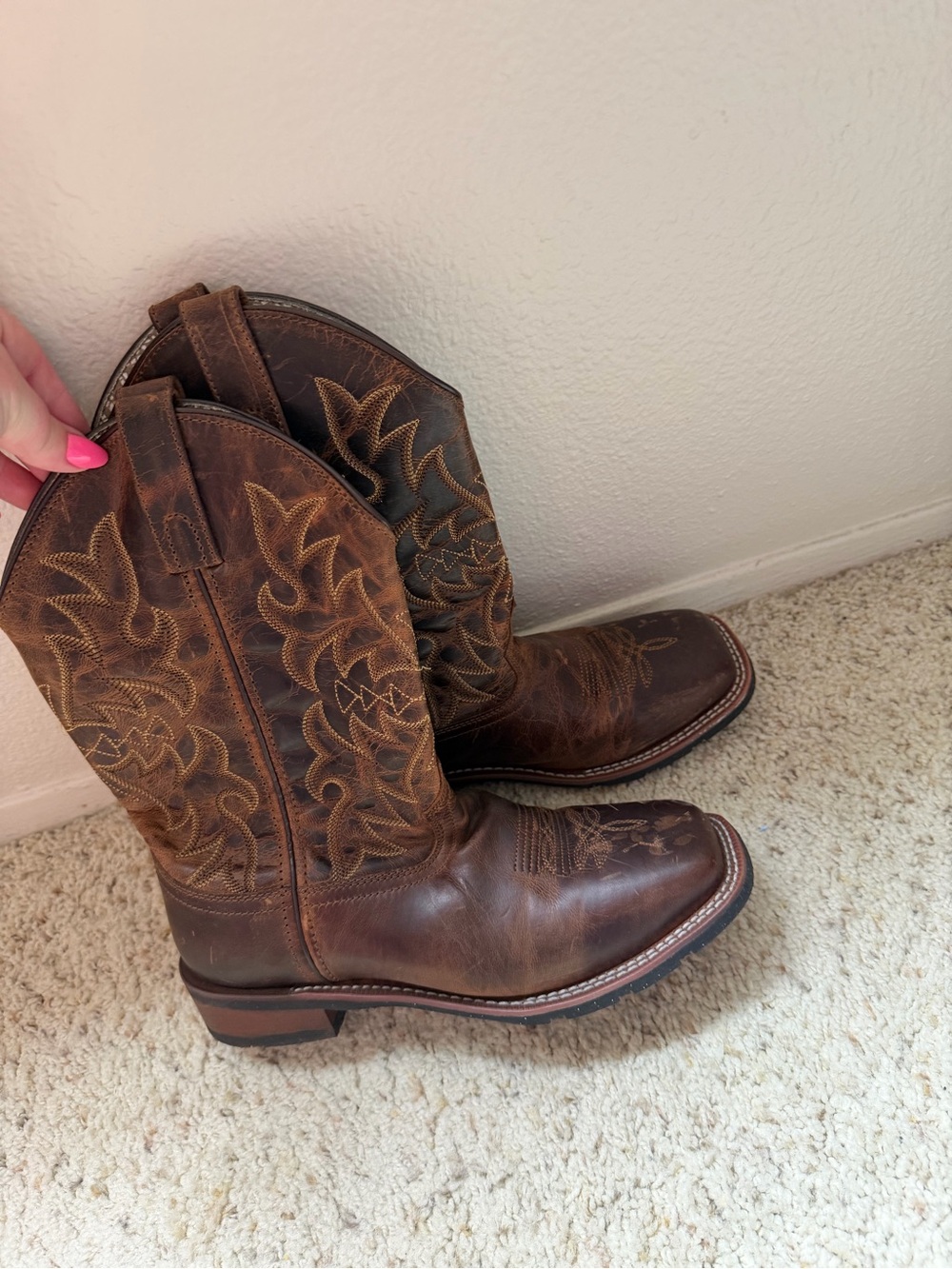 LAREDO women’s 8.5 Embroidered Leather Western Cowboy Boots